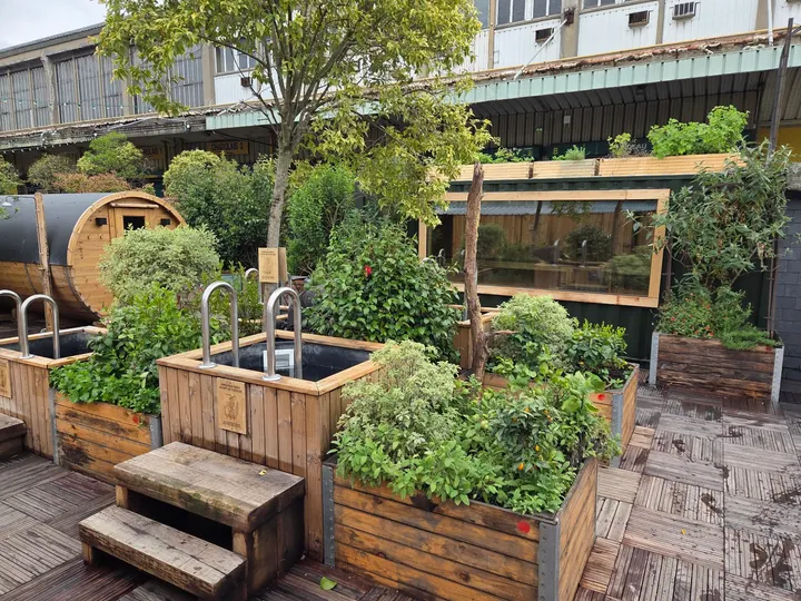 Sauna et Bains Collectifs — récupération-studio à Paris — 5