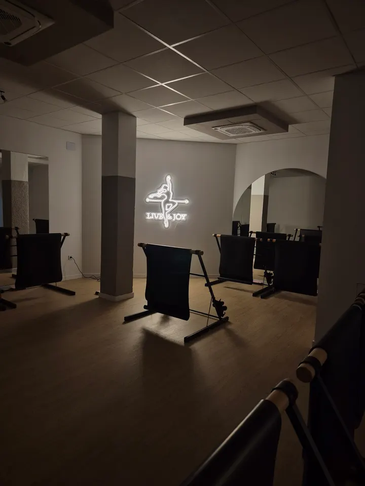Live & Joy Barre Club — barre-studio en Nou Moles, Valencia — 3