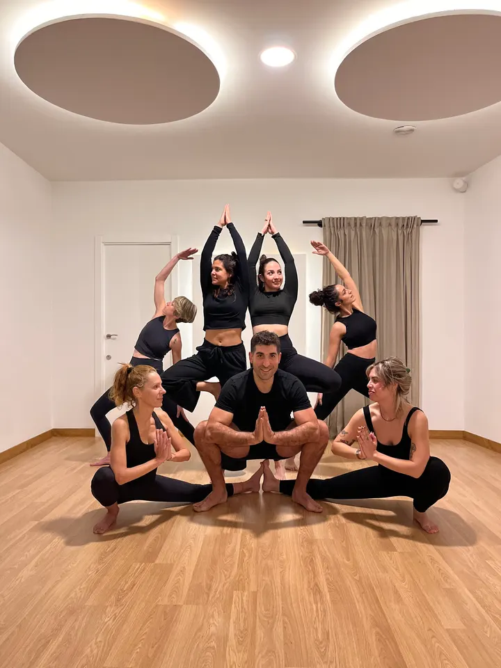 Dhara Yoga — Yoga en Avenida de Griñón, Humanes de Madrid