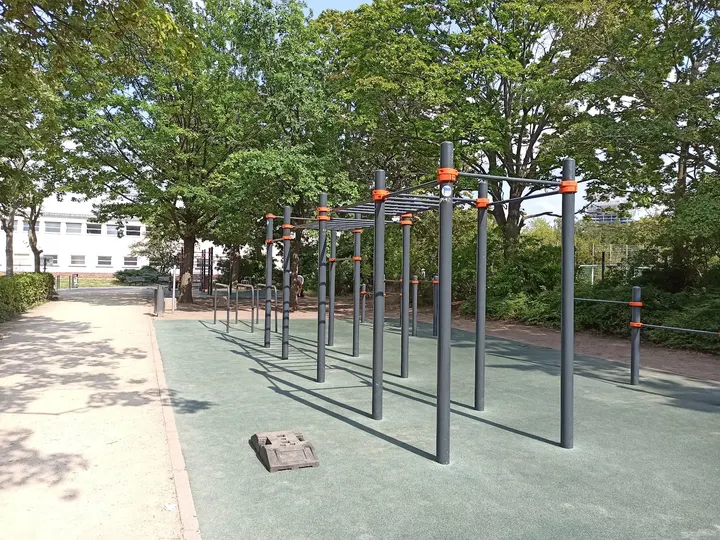 Körperkraftpark am Poststadion — calisthenics-studio in Moabit, Berlin — 2