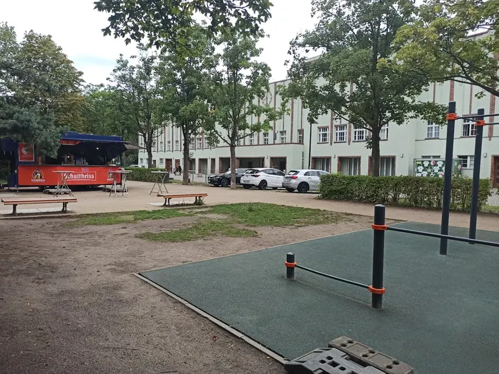 Körperkraftpark am Poststadion — Calisthenics in Moabit, Berlin