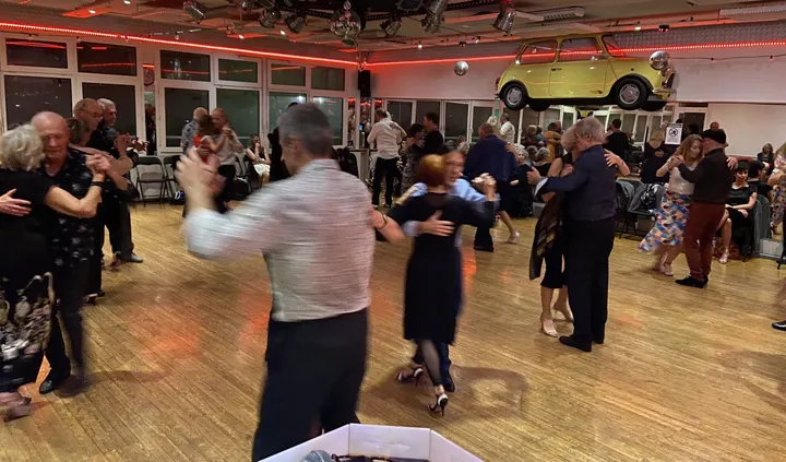 Tango Velours — danse-studio à Vougy — 4