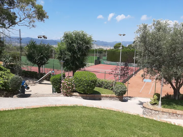 Tennis Sant Jordi — Estudio de fitness en Sant Feliu de Llobregat, Barcelona