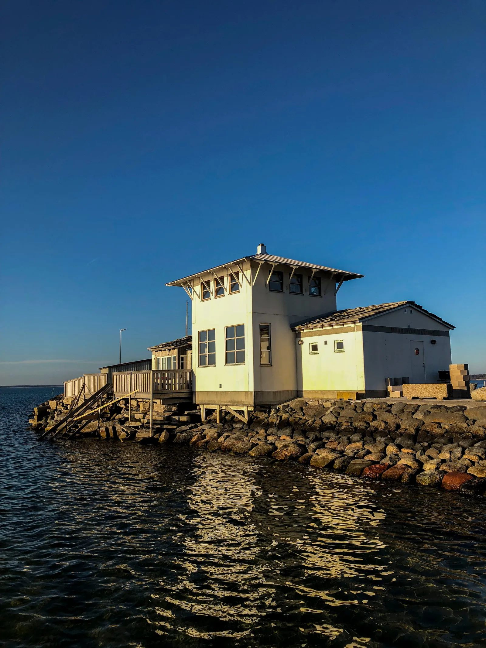 Burgsviks Havsbastu — wellness-studio i Burgsvik — bild 2