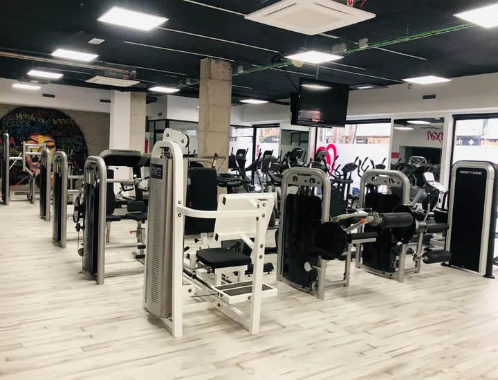 Woman Gimnasio Femenino — fuerza-studio en Bons Aires, Palma — 3
