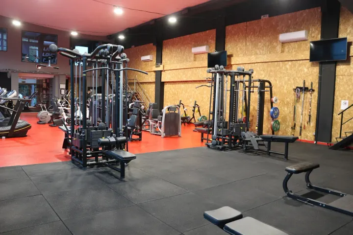 People Fitness Club - Venda do Pinheiro — HIIT em Loures