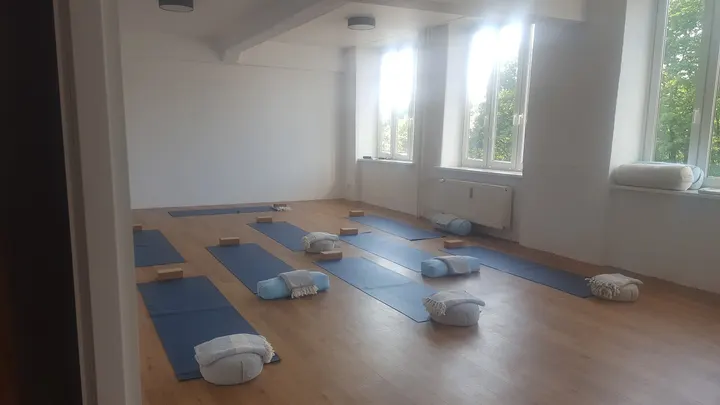 Balanced Inside • Shiatsu und Yoga in Hamburg & Yoga Retreats — yoga-studio in Eilbek, Hamburg — 2