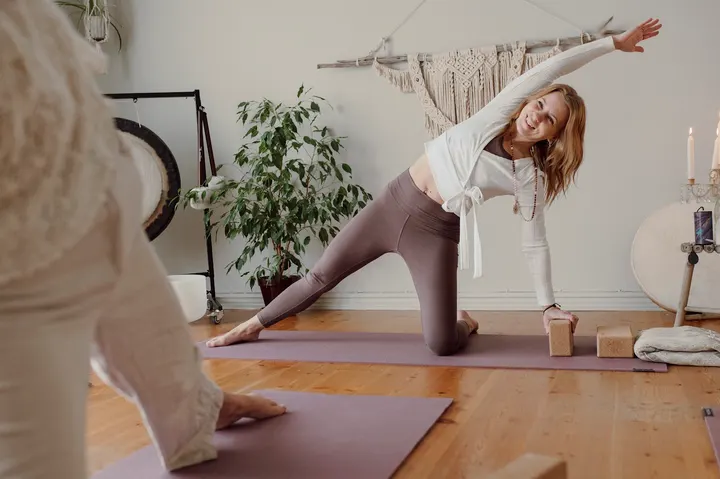 Studio MOON — Yoga i Norrtälje