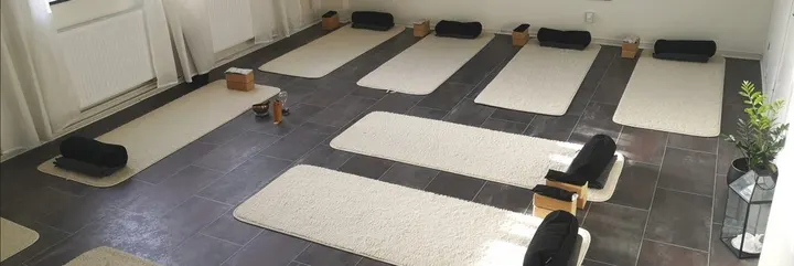 Yoga A Pihl - Yoga för styrka, närvaro och återhämtning — yoga-studio i Norr, Örebro