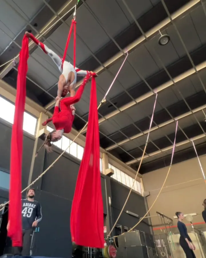 Adele Deliss — acrobatica aerea-studio a Borgo-Sanzio, Catania — 2
