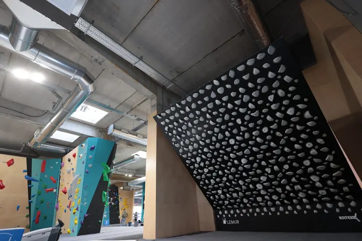 Climb Up Nîmes — escalade-studio à Triangle de la Gare, Nîmes — 3