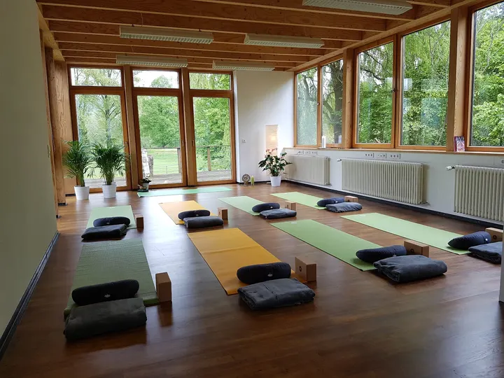 Yoga + Kosmetik Marion Ernst — yoga-studio in Plochingen, Stuttgart — 2