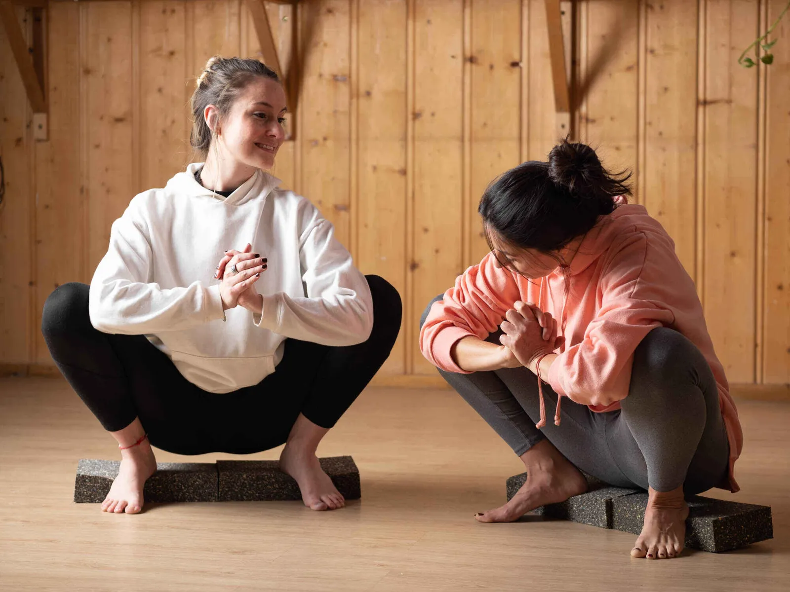 Har: Yoga Kundalini-Meditación Y Gong- Movimiento Sentido - Masaje Ayurveda — yoga-studio en Sant Joan d'Alacant — 3