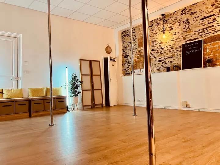 Angers Pole Dance — salle de fitness-studio à Centre Ville - La Fayette - Eblé, Angers — 2