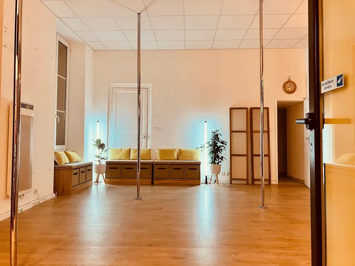 Angers Pole Dance — salle de fitness-studio à Centre Ville - La Fayette - Eblé, Angers — 3