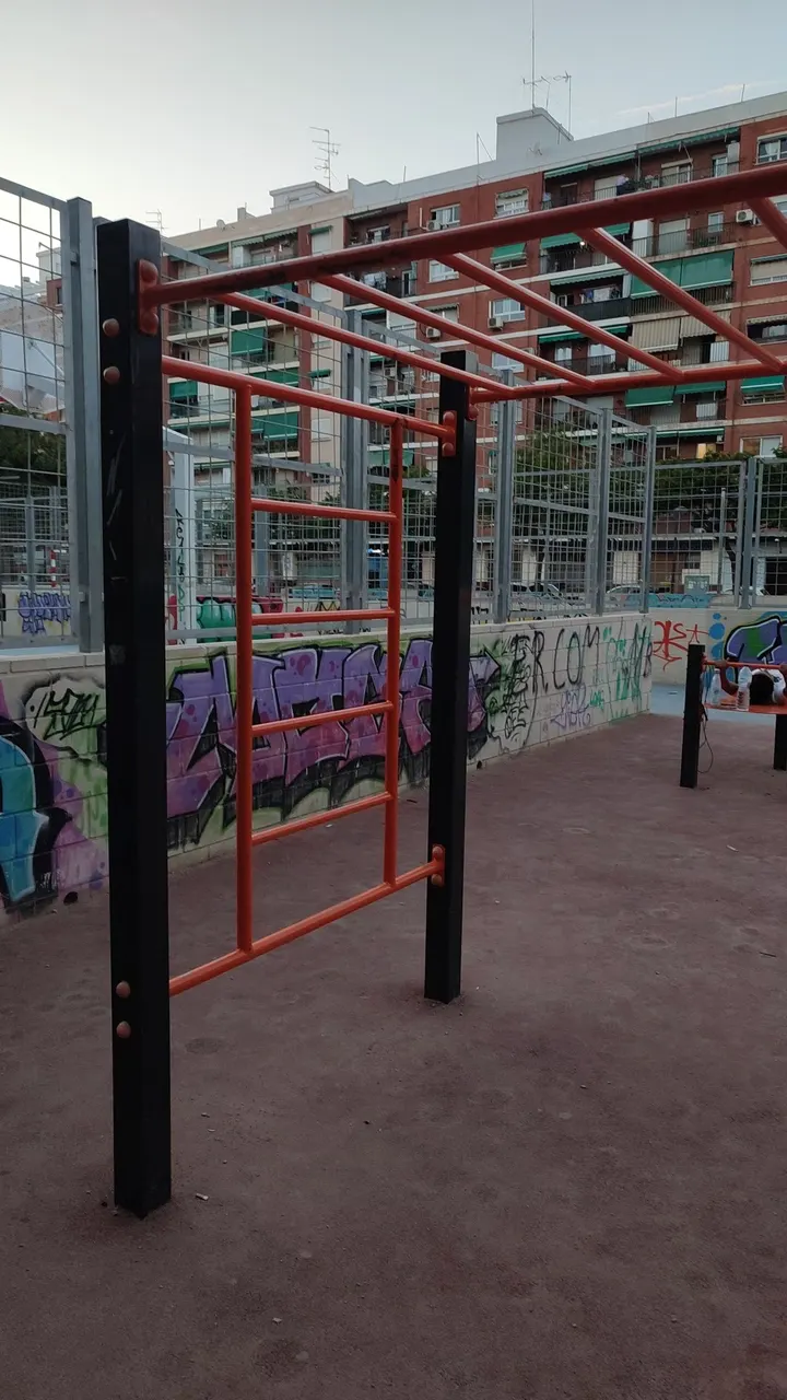 Parque de barras - calistenia "GOTENKS" — calisthenics-studio en Malilla, Valencia — 2