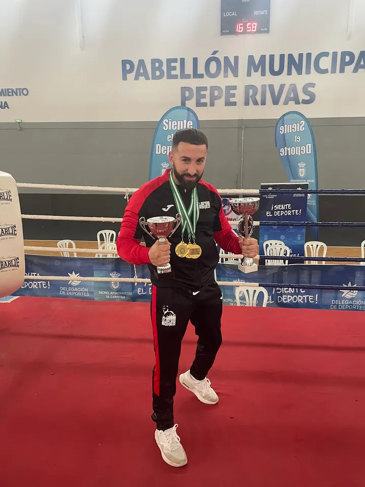 Club de boxeo Bienvenido alloza rosa — artes marciales-studio en Huelva — 5