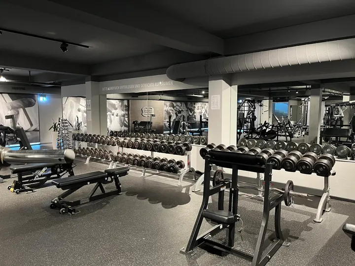 Fit in Düsseldorf GmbH — Fitnessstudio in Bilk, Düsseldorf