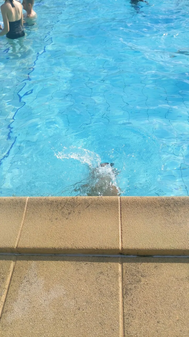 Piscine Girardy — studio à Montargis — 5