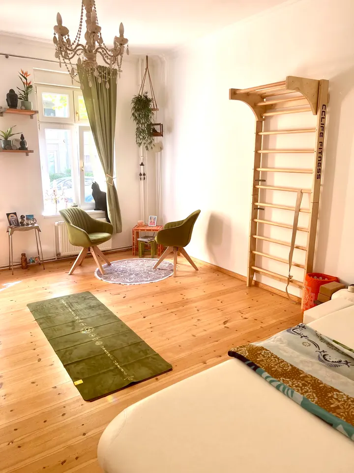 Yogi Yoga Wilheminenhofstr. (AEG Gelände Park) auf der Wiese direkt bei der Spree https://maps.app.goo.gl/F — Yoga in Oberschöneweide, Berlin