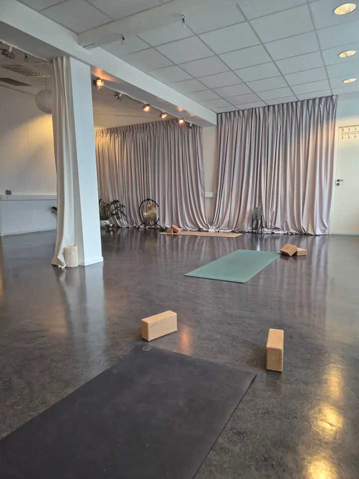 Nikkeby Yoga V/Beate Hårstad Jensen — Yoga i Gammelgården, Tromsø