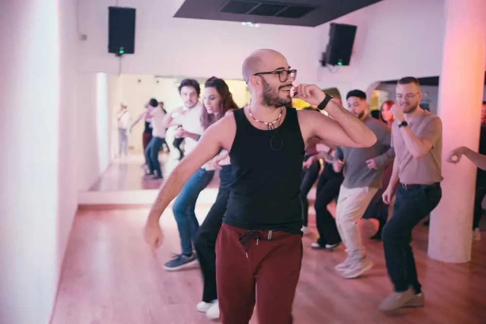 Unibaila Academia De Baile: Bachata Y Salsa En Zaragoza — dans-studio i Casco Antiguo, Zaragoza — bild 2