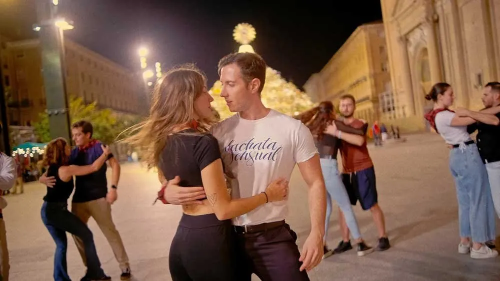 Unibaila Academia De Baile: Bachata Y Salsa En Zaragoza — dans-studio i Casco Antiguo, Zaragoza — bild 3