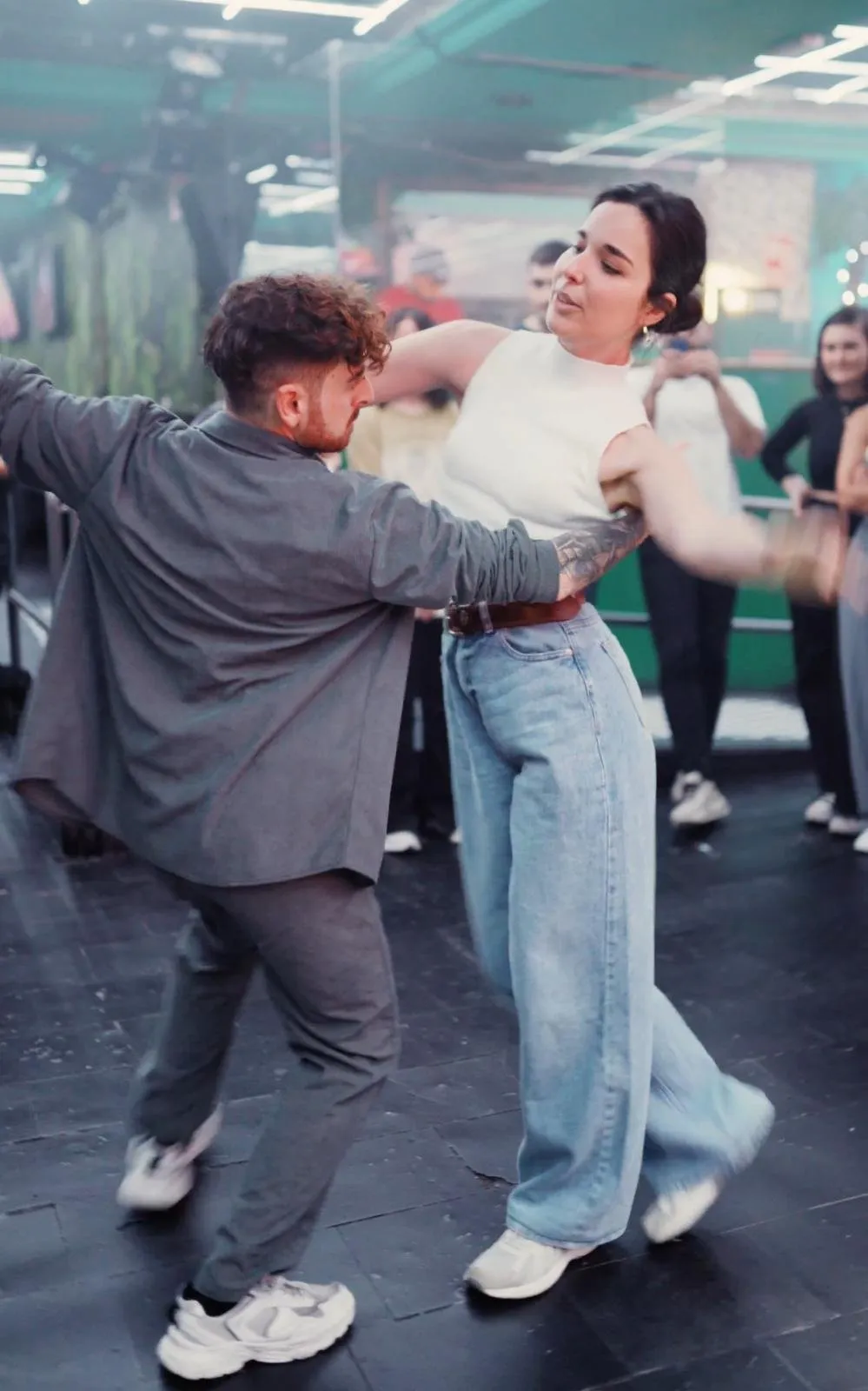 Unibaila Academia De Baile: Bachata Y Salsa En Zaragoza — dans-studio i Zaragoza — bild 3