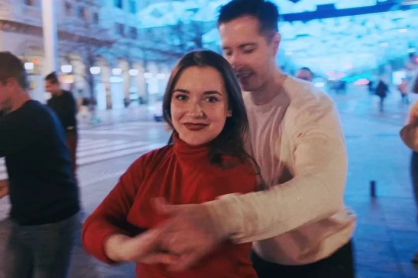 Unibaila Academia De Baile: Bachata Y Salsa En Zaragoza — dans-studio i Zaragoza — bild 5
