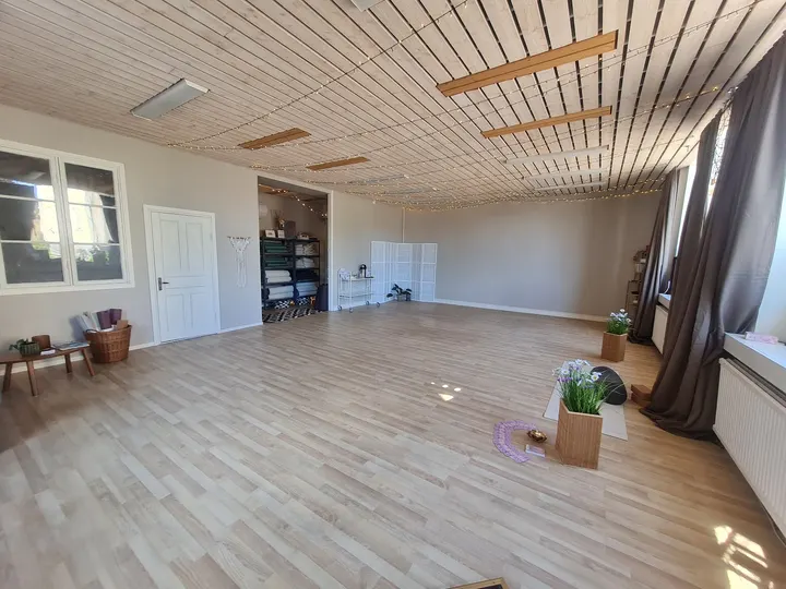 SPACET Rörelse & Stillhet — Yoga i Vänersborg