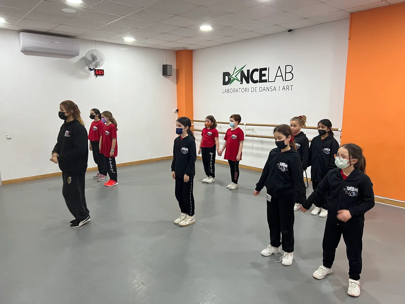 ▷ DanceLab School Laboratorio de Danza y Arte - Escuela de Baile para niños y adultos - Salsa, Bachata, Hip Hop y mucho más! — baile-studio en Sant Martí, Barcelona — 3