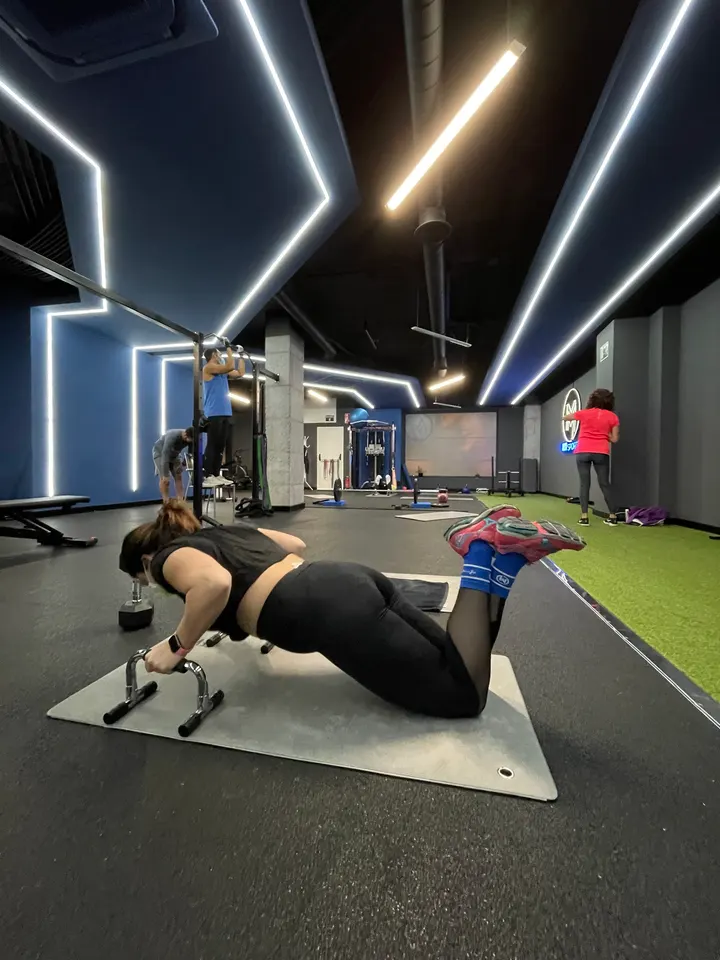 MYOCLINIC - Fisioterapia, Entrenamiento, Nutrición y Medicina Estética — Entrenamiento personal en Rosaleda, Granada