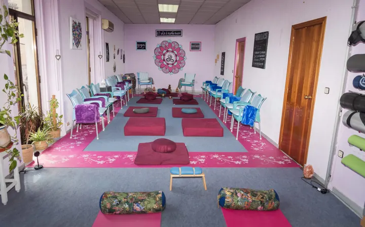 EL SITIO DE NUESTRO RECREO I MEDITACIÓN, YOGA, MINDFULNESS — yoga-studio i Escritores, Leganés