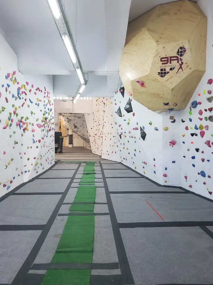 9a Poblenou Climbing Rocódromo Barcelona — Escalada en Sant Martí, Barcelona