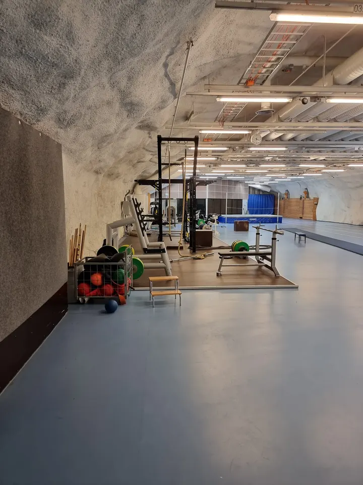 Kannusillanmäen väestönsuoja / Kuntosali 1 — fitnessstudio – Espoo — 3