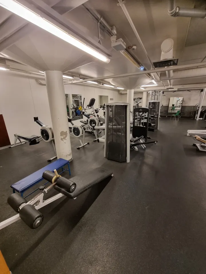 Kannusillanmäen väestönsuoja / Kuntosali 1 — Fitnessstudio – Espoo, Helsinki