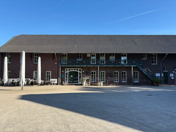 Klara Uhlemann Ayurvedamassage für die Frau / Pilates & Yoga — yoga-studio in Willich, Düsseldorf — 2
