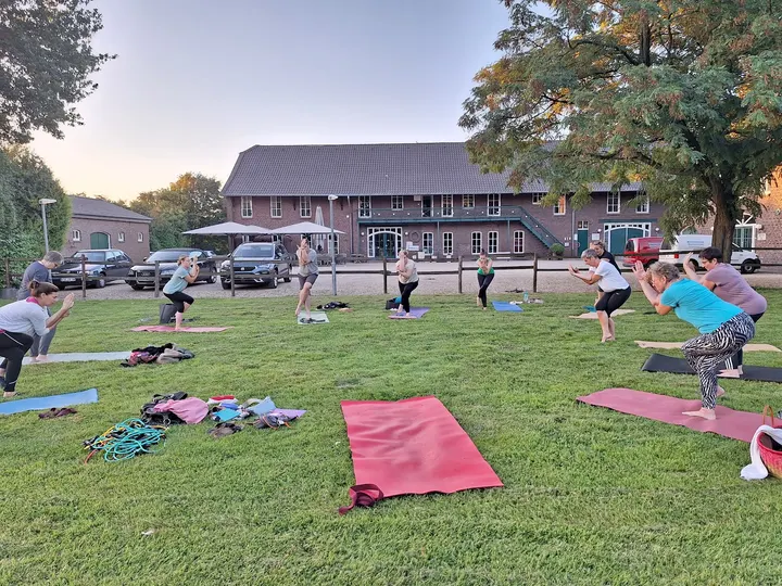 Klara Uhlemann Ayurvedamassage für die Frau / Pilates & Yoga — yoga-studio in Düsseldorf — 4
