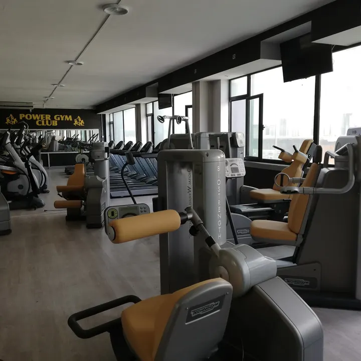 Power Gym Club  Viale Rosemary — palestre-studio a Castel Volturno — 4