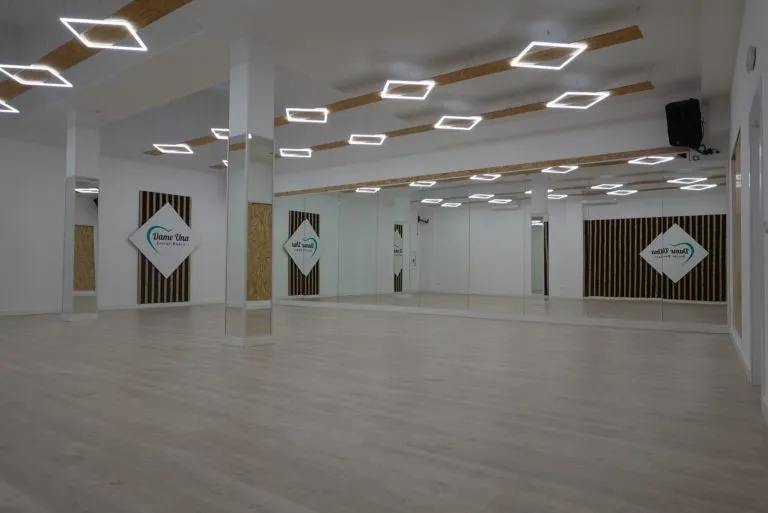 Dame Una Social Dance I Escola de ball a Lleida — dans-studio i Lleida — bild 3