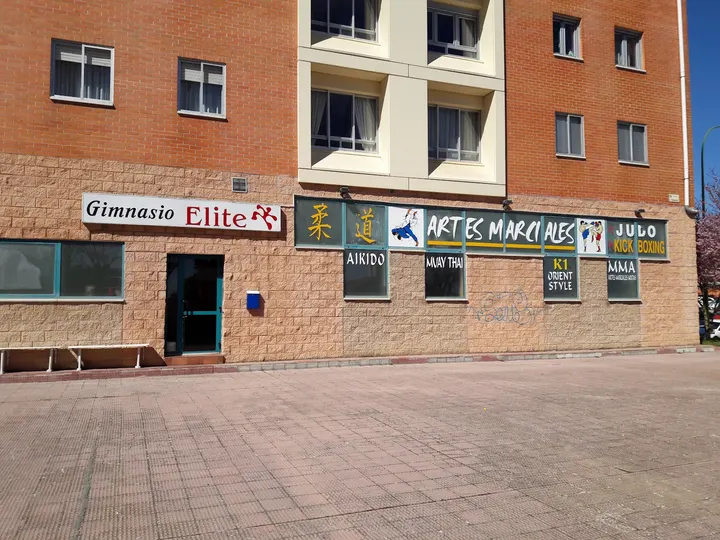 Gimnasio Élite Burgos — Estudio de fitness en Barriada de los Ríos, Burgos