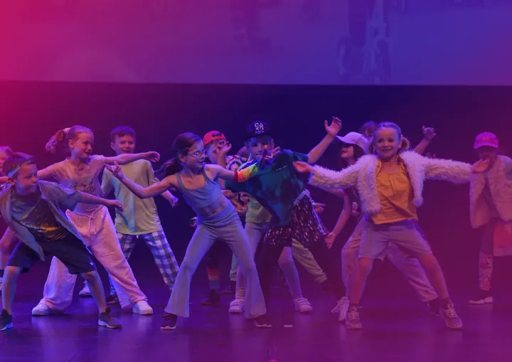 Dansskolan Entré — dance-studio i Holmen, Örebro