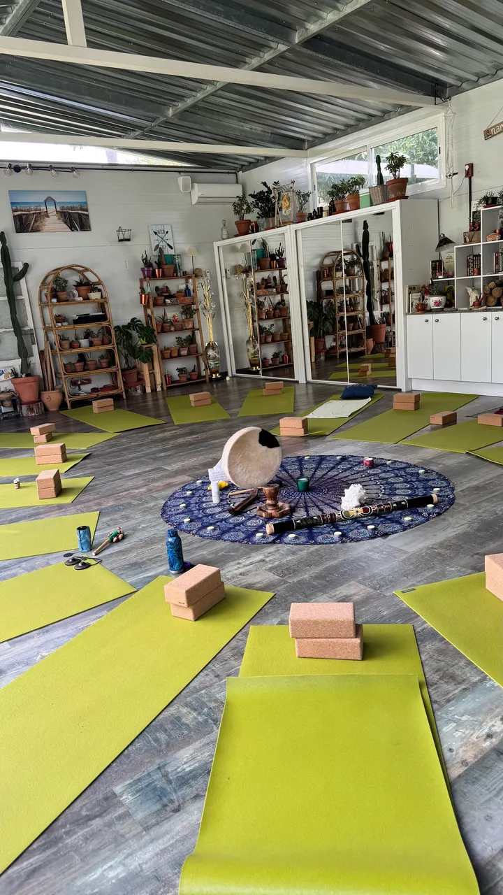 La Esencia De Laura Yoga — yoga-studio en Sevilla — 3