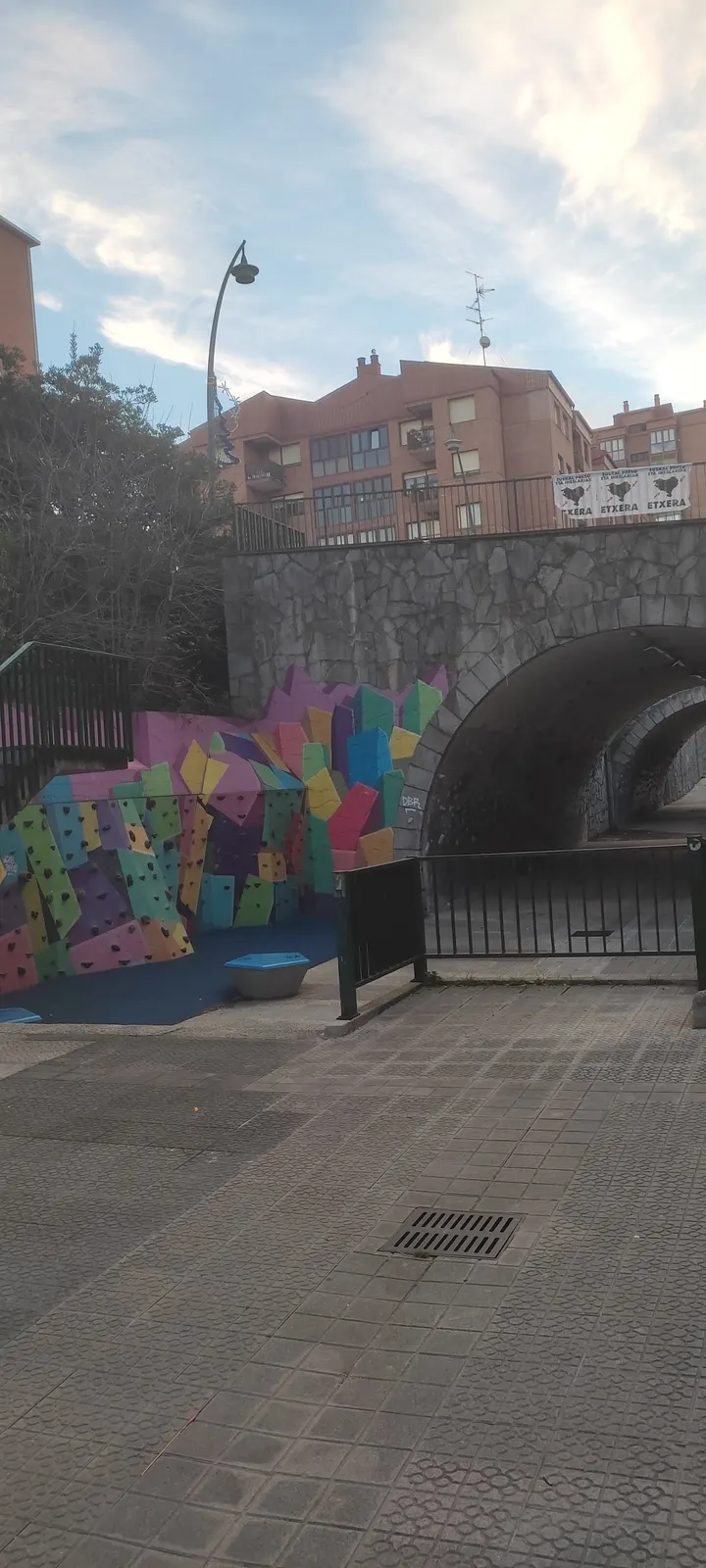 Tunel txurdinaga rocodromo — escalada-studio en Txurdinaga, Bilbao — 3