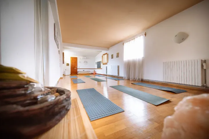 Sole a Mezzanotte Centro e Scuola di Formazione — yoga-studio a Villaggio Prenestino, Roma — 3