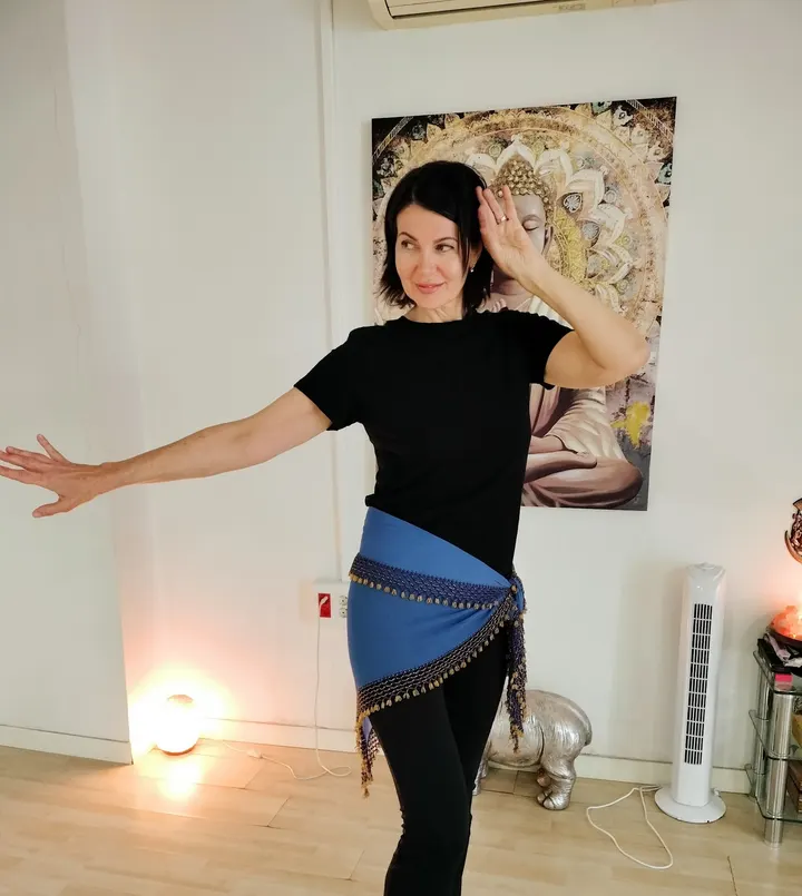 Escuela de Danzas Étnicas Noelia Medina — Baile en Alicante