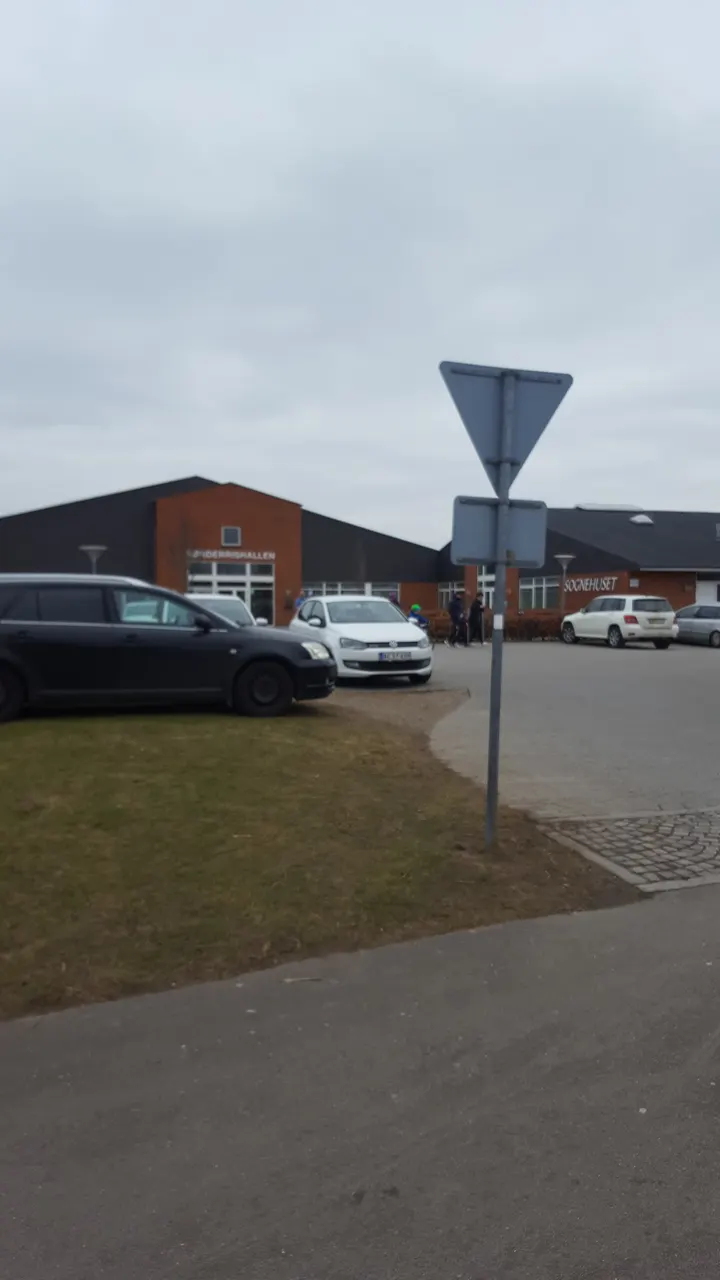 SønderrisHallen — træningsstudio i Bovbjerg, v — 2