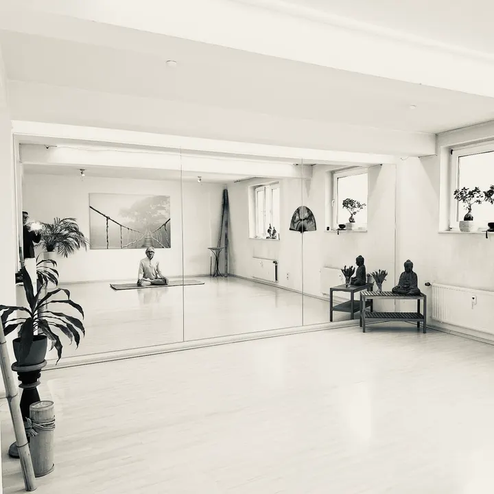 Yogaschule Kanda in Essen-Bergerhausen — Yoga in Steele, Essen