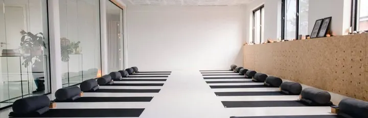 Blå himmel Yoga ved Sisse Siegumfeldt — meditation-studio i Søborg, Søborg