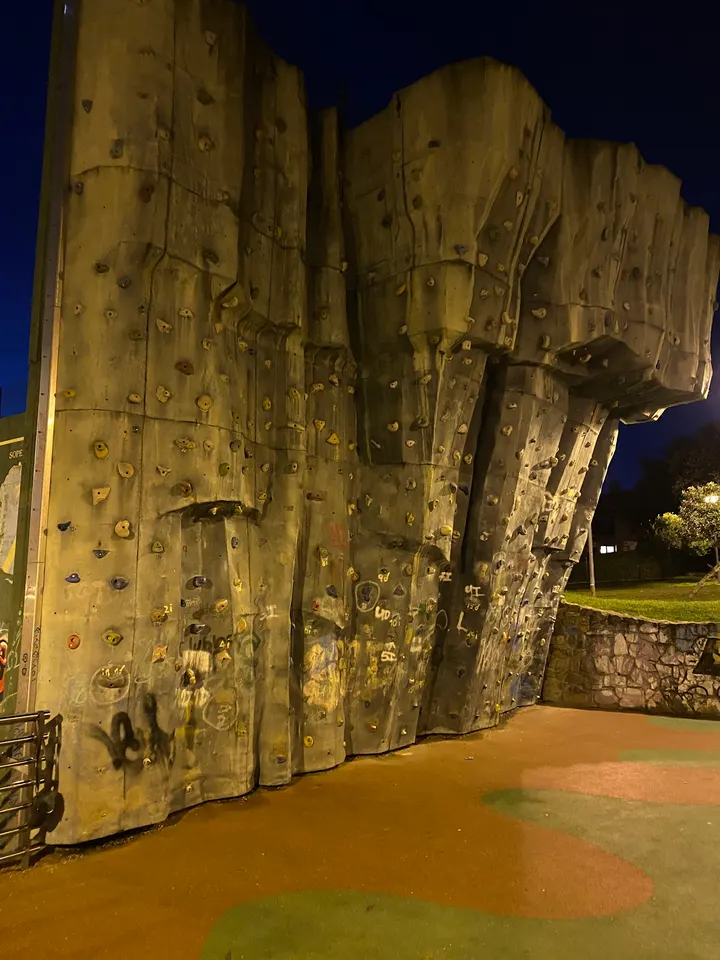 Frontón y rocódromo — Escalada en Zaldua, Moreaga